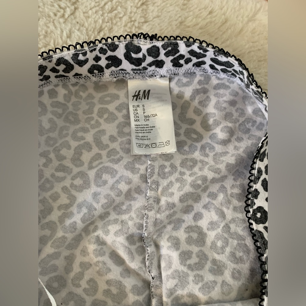 Women’s Pj Set - Picture 3 of 5